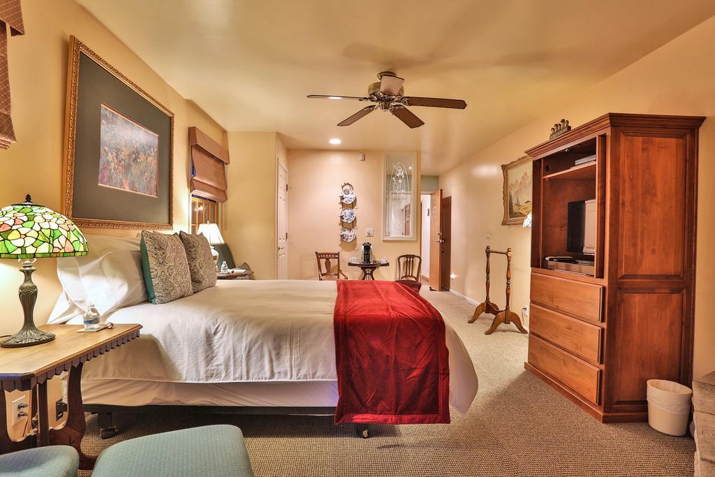 Alpenhorn Bed And Breakfast Big Bear Lake Exterior photo