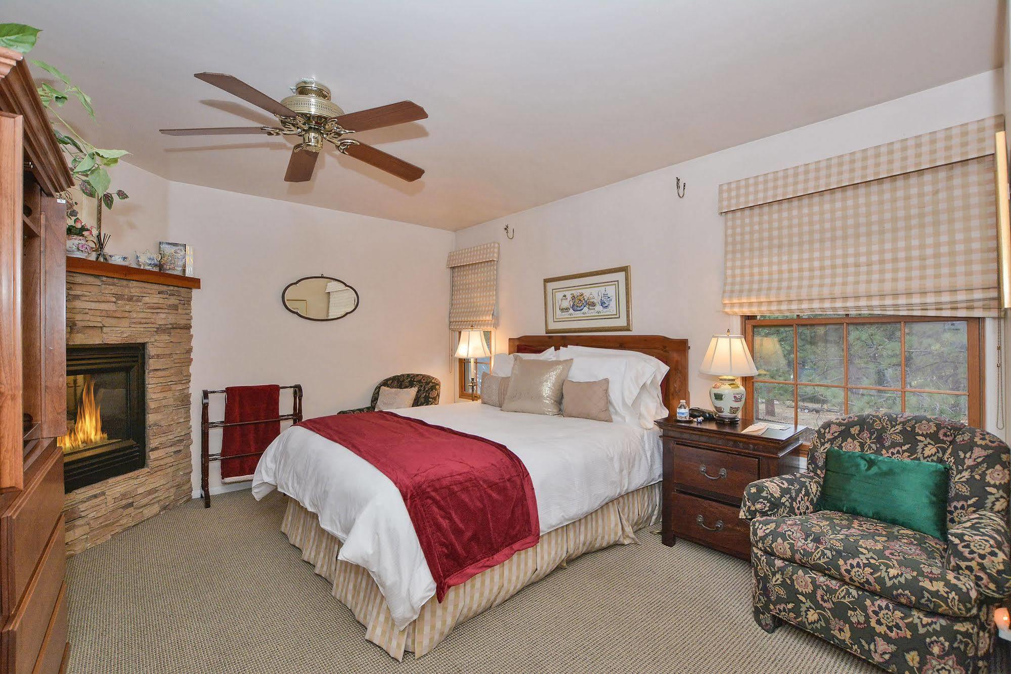 Alpenhorn Bed And Breakfast Big Bear Lake Exterior photo
