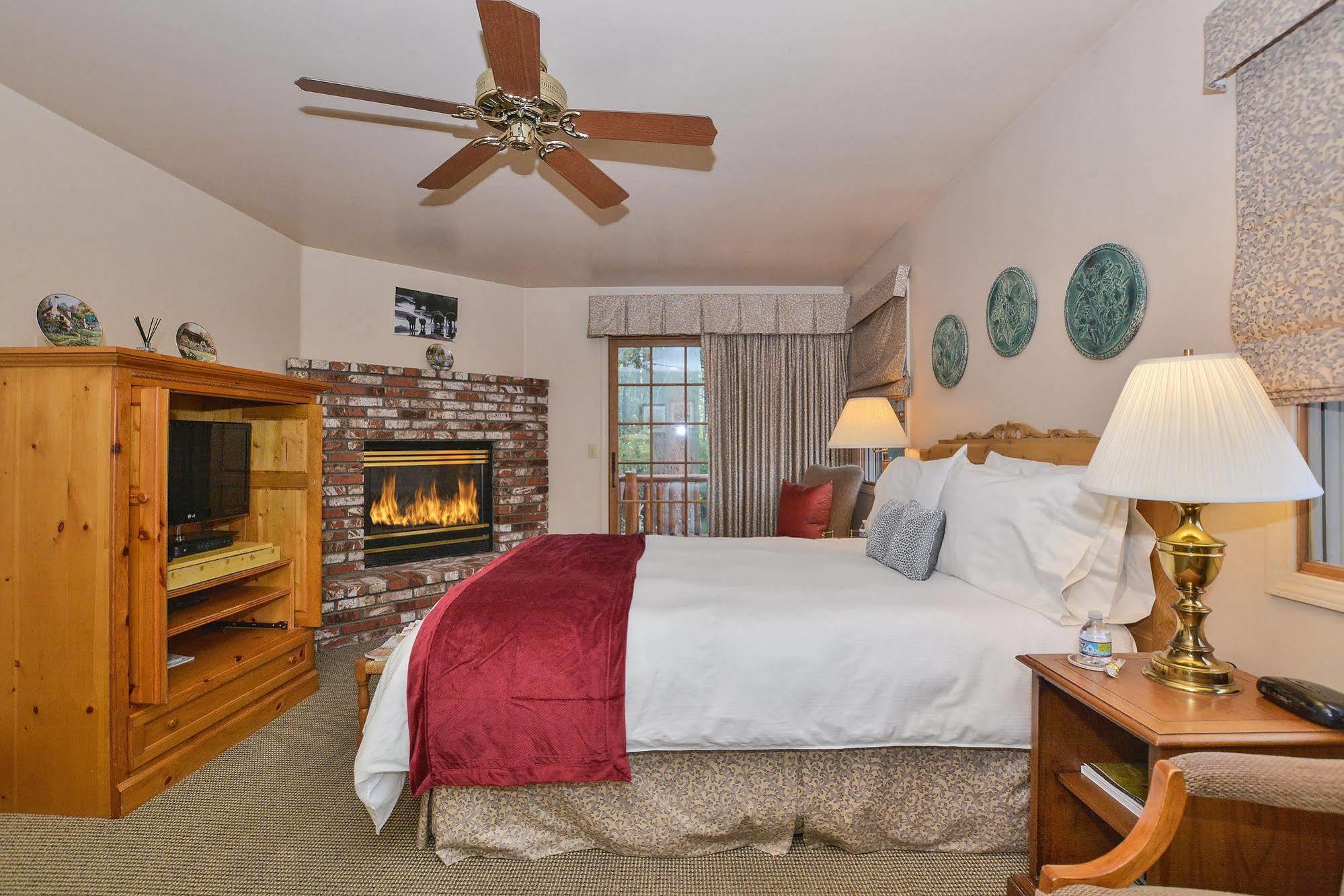 Alpenhorn Bed And Breakfast Big Bear Lake Exterior photo