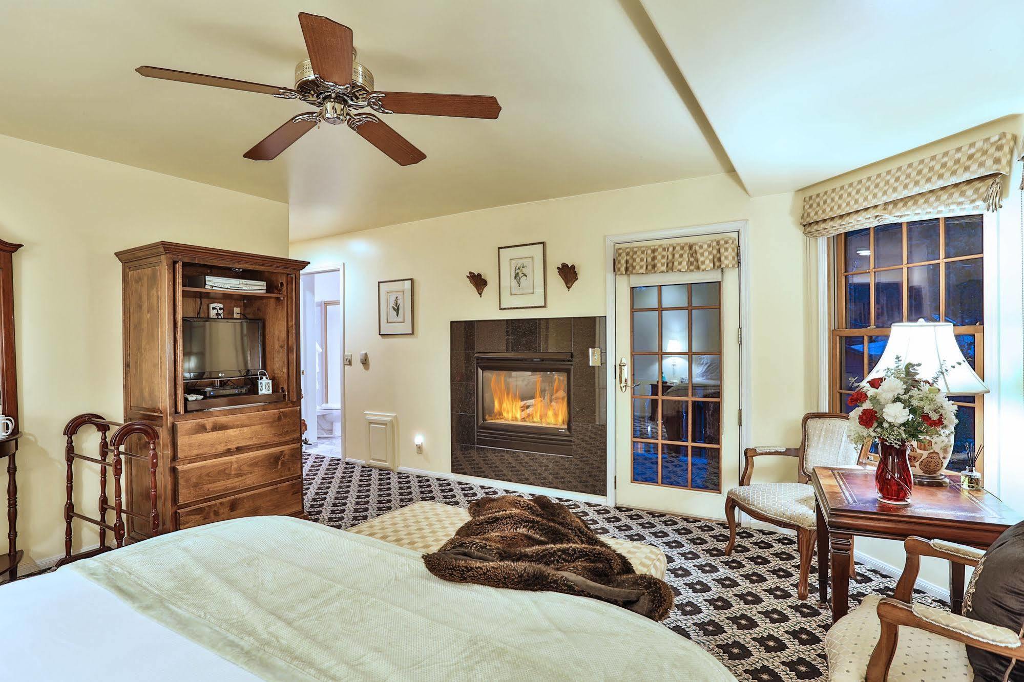 Alpenhorn Bed And Breakfast Big Bear Lake Exterior photo