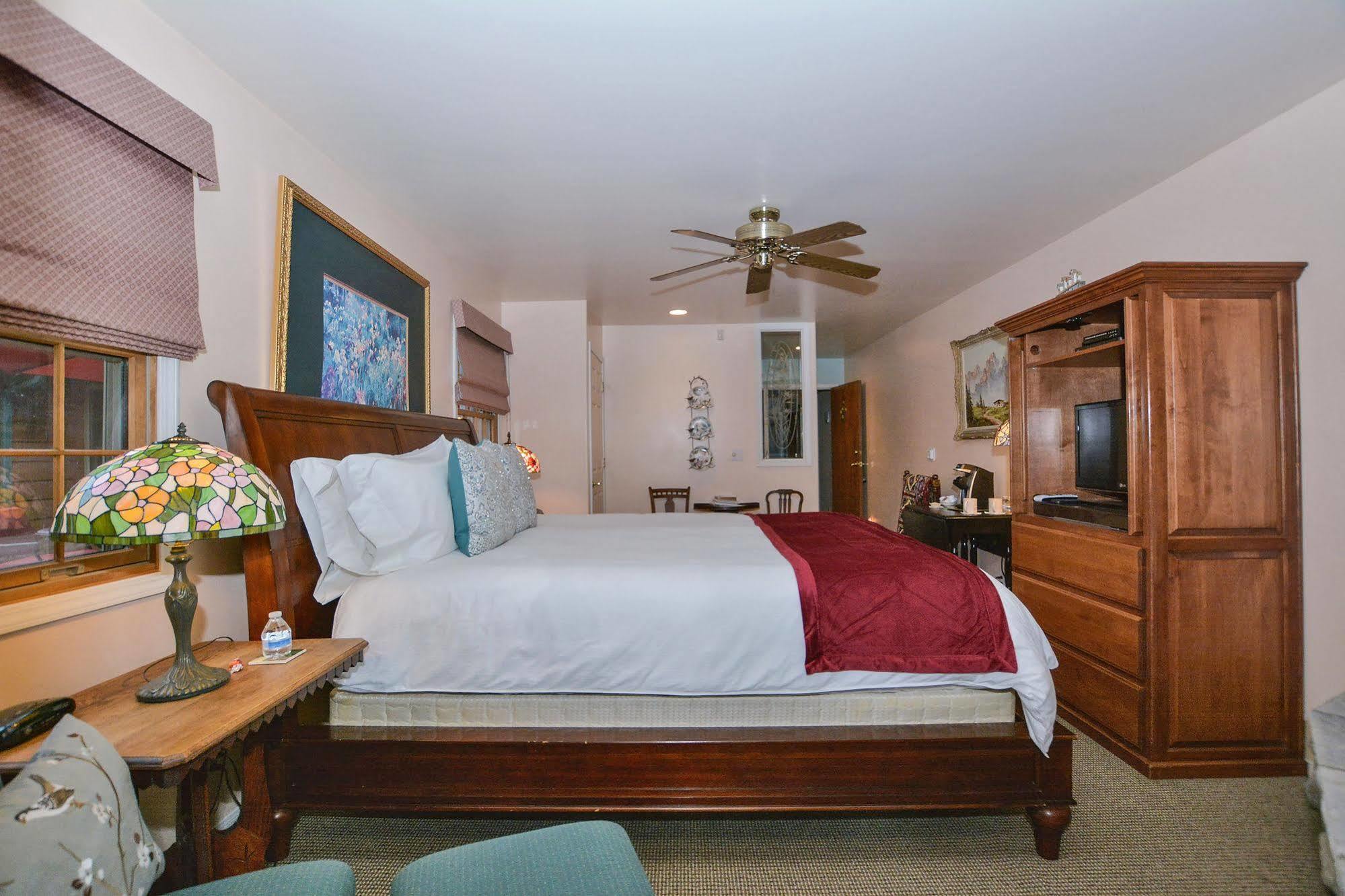 Alpenhorn Bed And Breakfast Big Bear Lake Exterior photo