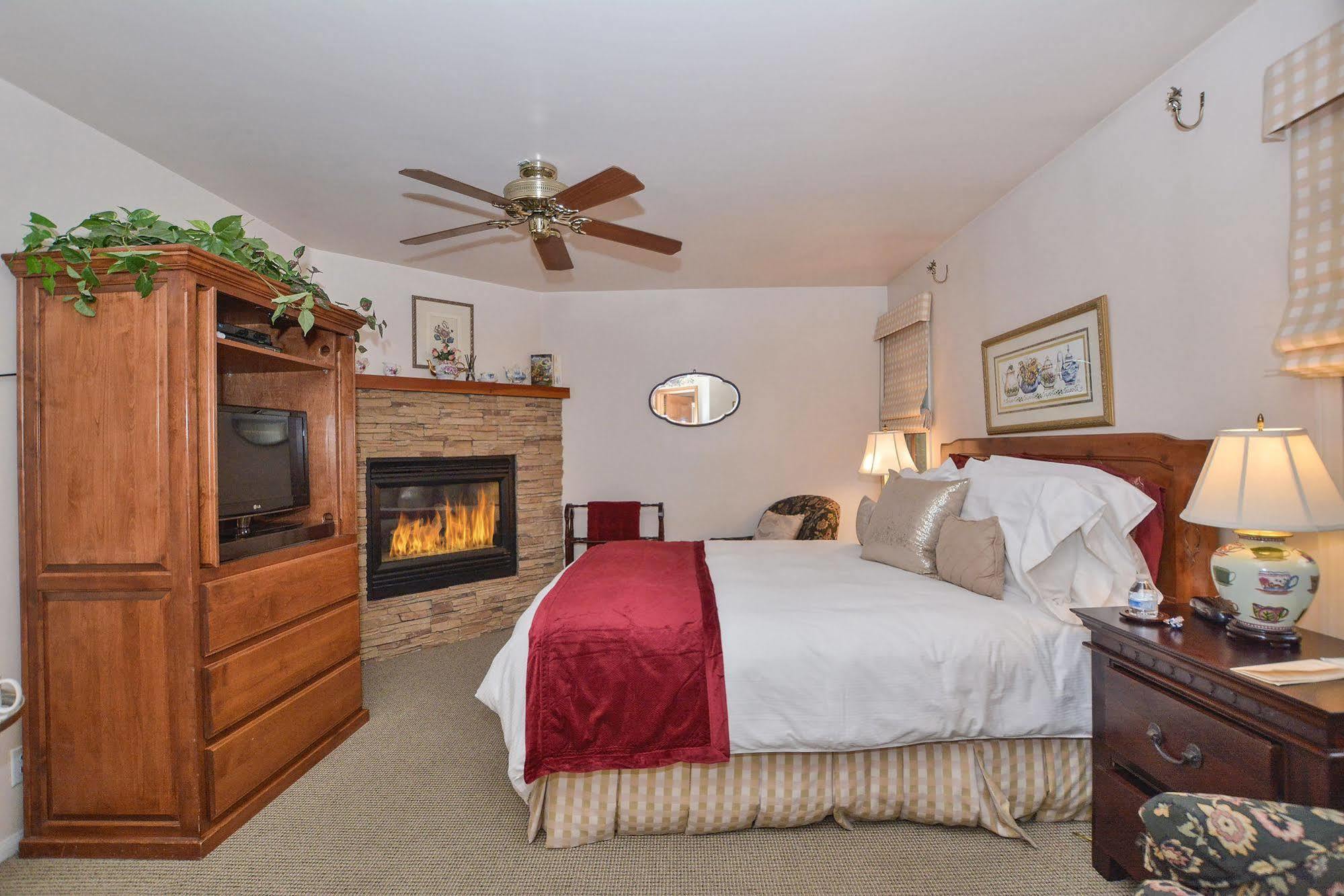 Alpenhorn Bed And Breakfast Big Bear Lake Exterior photo